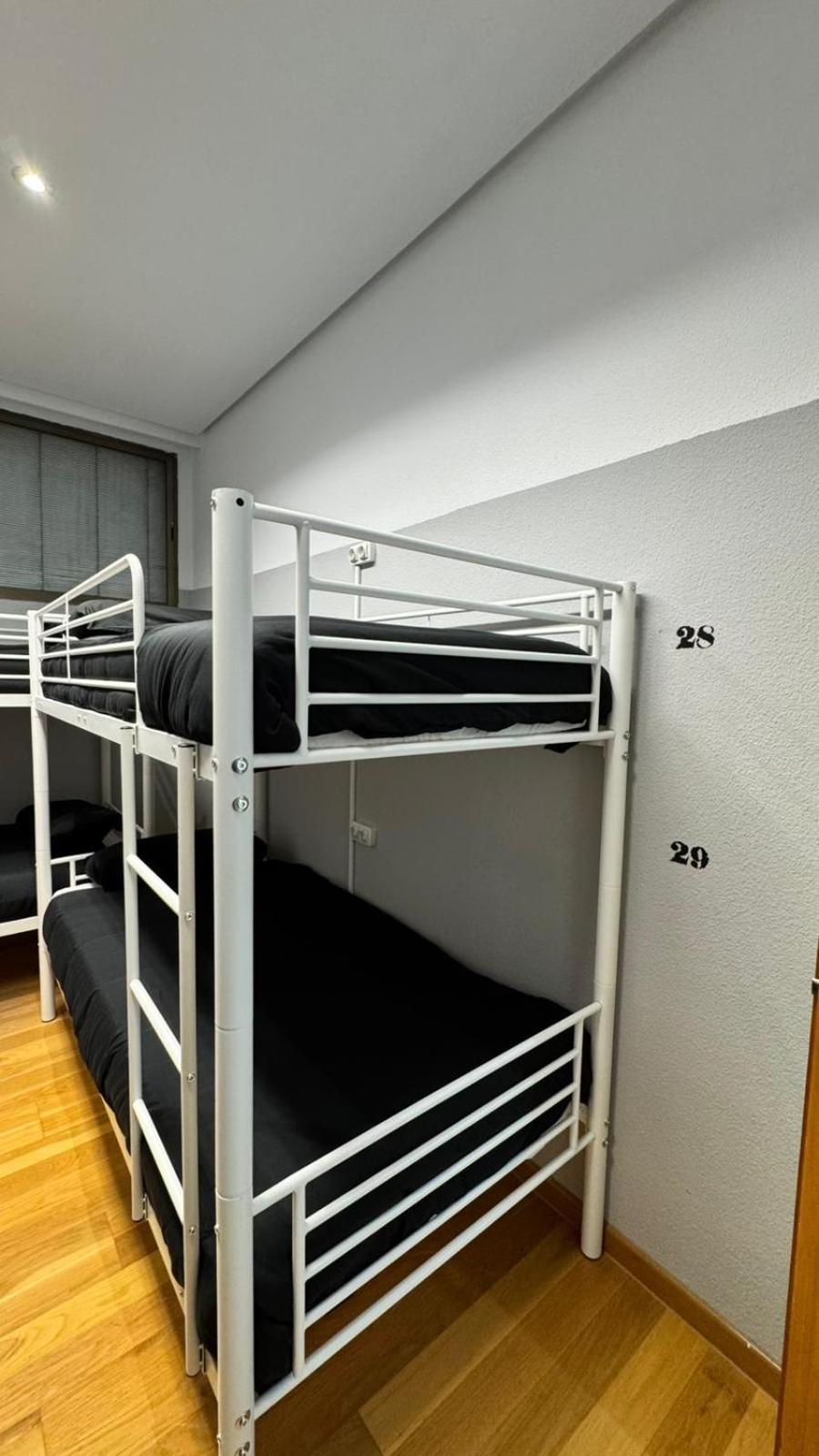 Hostel Puerta Del Angel Madrid Exteriör bild
