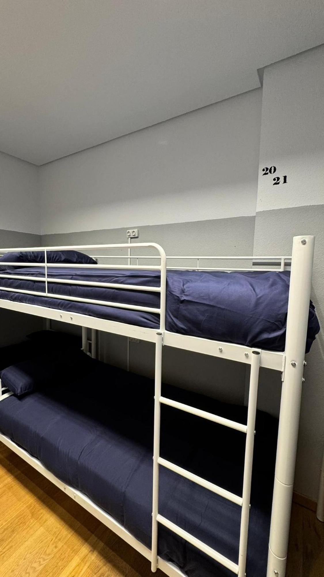 Hostel Puerta Del Angel Madrid Exteriör bild