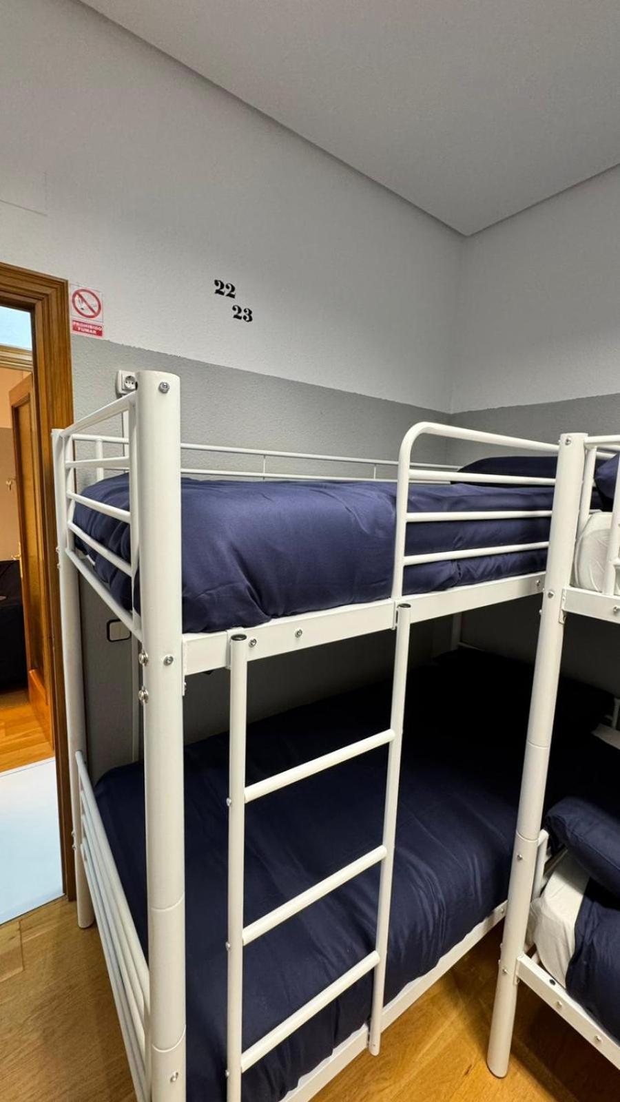 Hostel Puerta Del Angel Madrid Exteriör bild