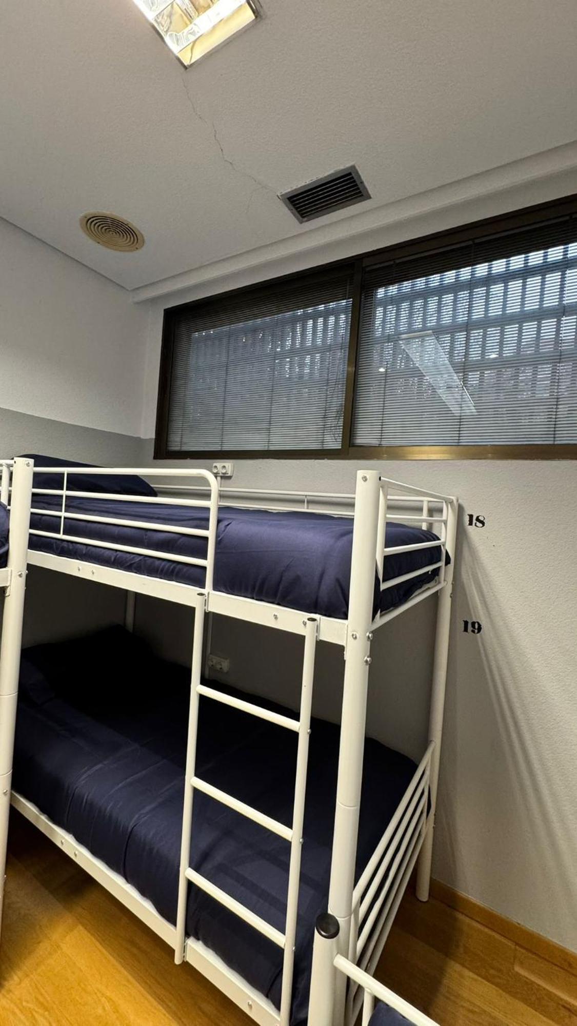 Hostel Puerta Del Angel Madrid Exteriör bild
