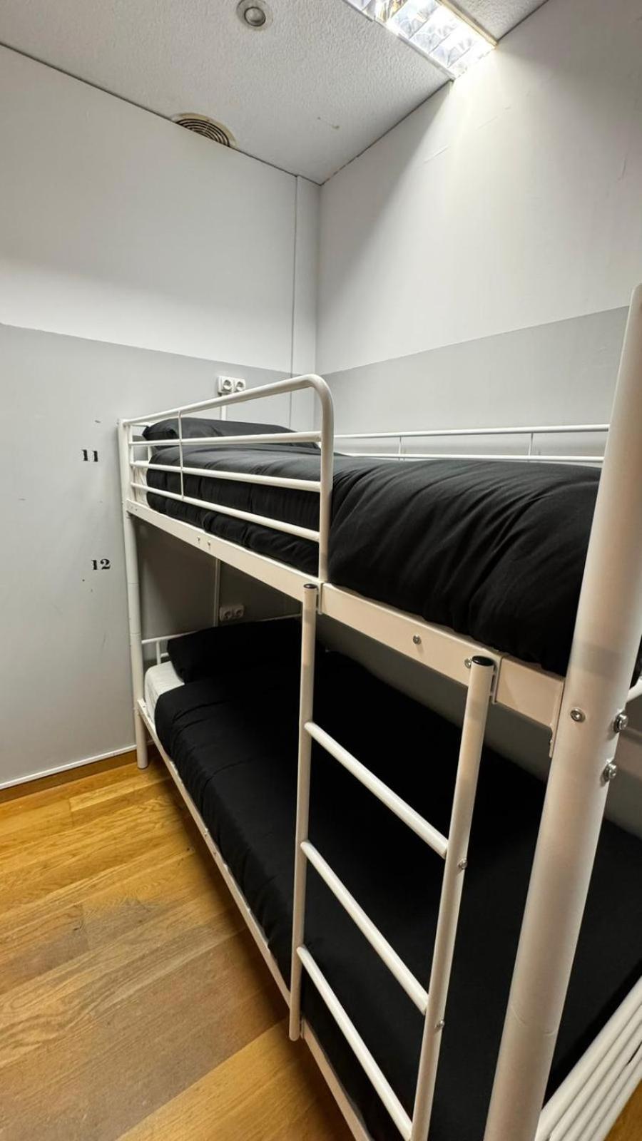 Hostel Puerta Del Angel Madrid Exteriör bild