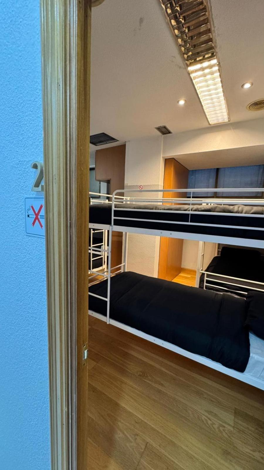 Hostel Puerta Del Angel Madrid Exteriör bild