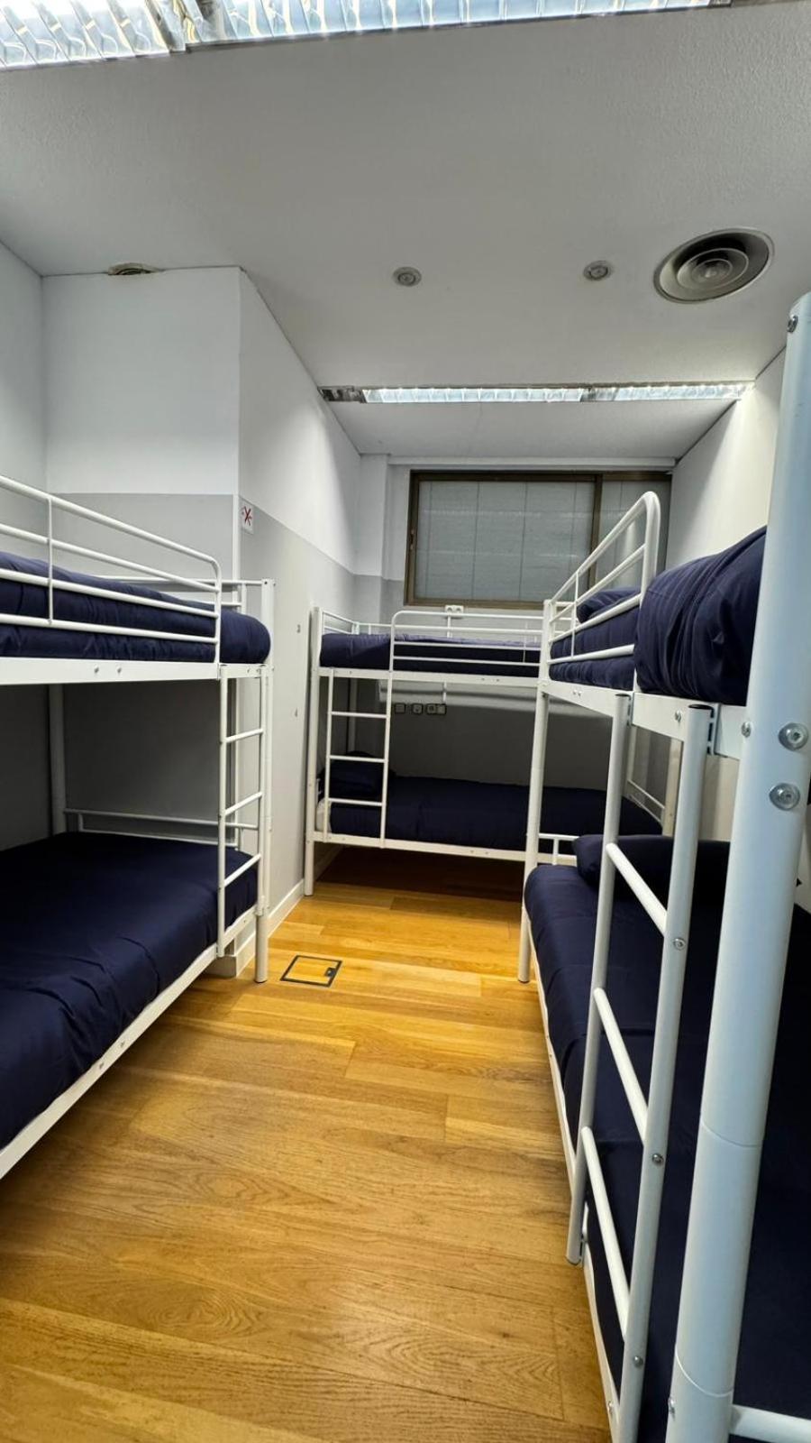 Hostel Puerta Del Angel Madrid Exteriör bild