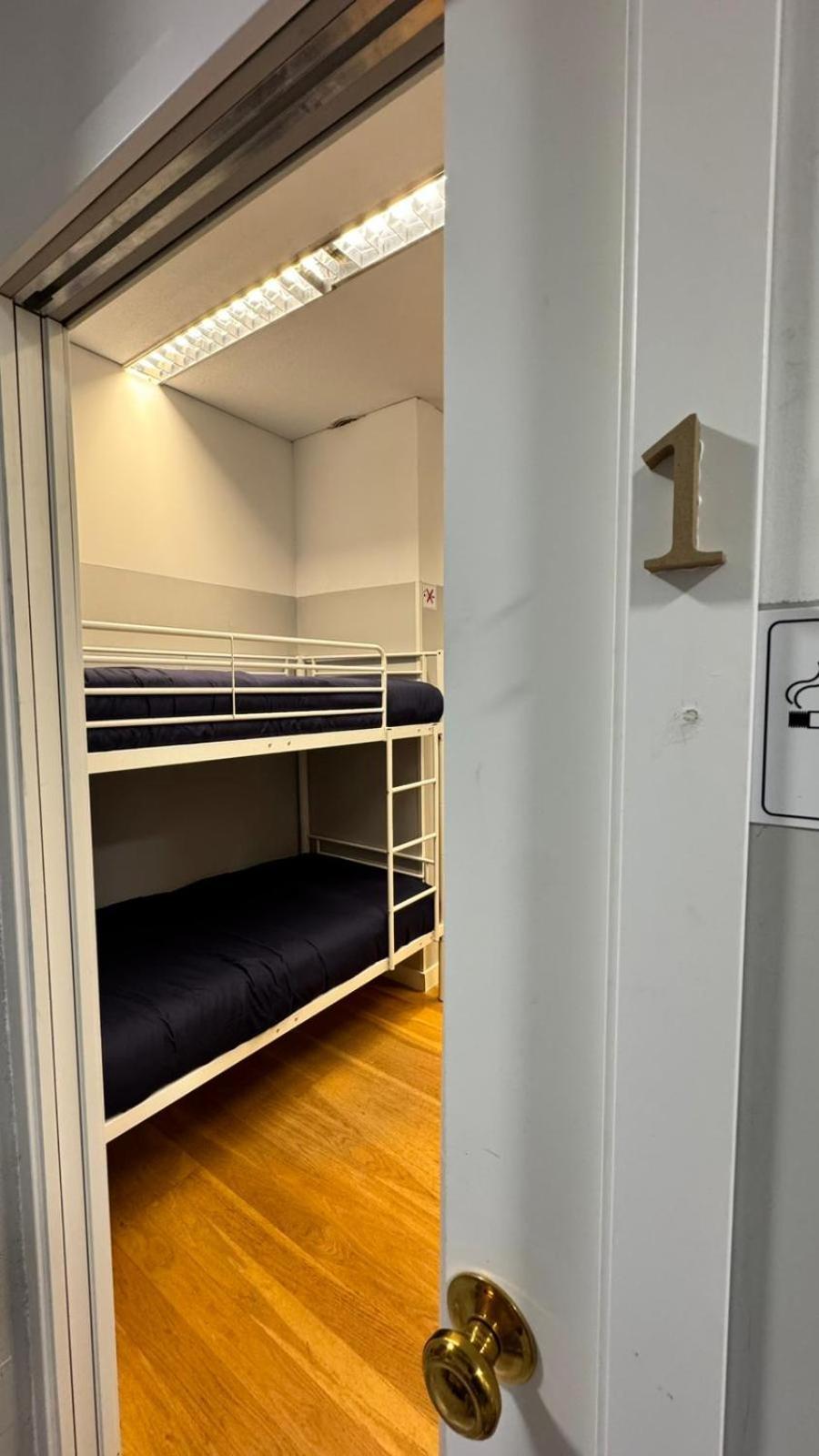 Hostel Puerta Del Angel Madrid Exteriör bild