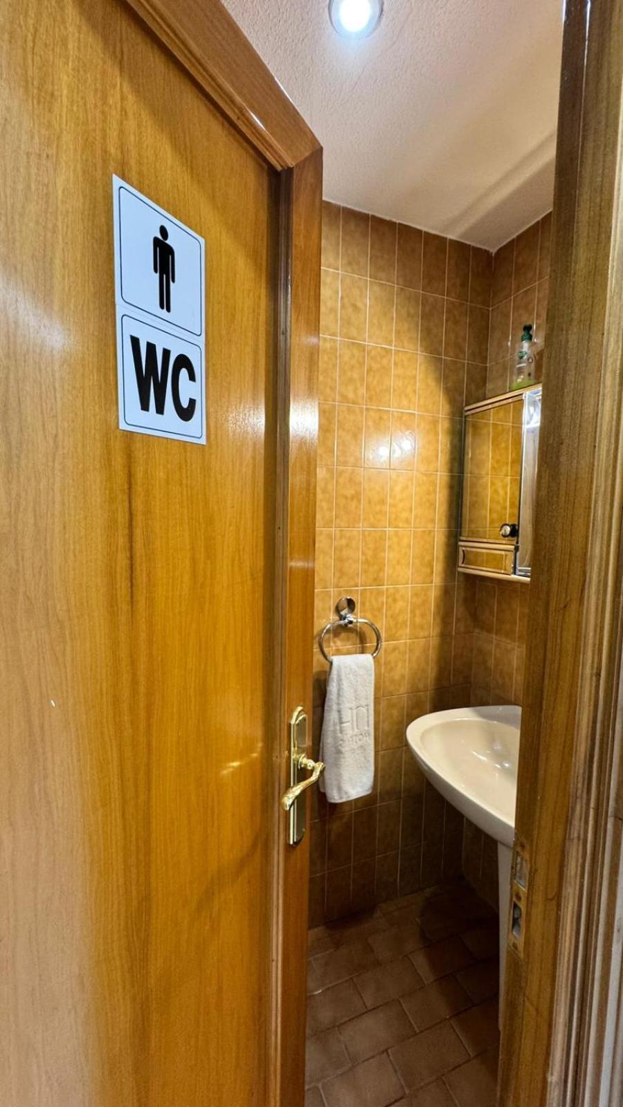 Hostel Puerta Del Angel Madrid Exteriör bild