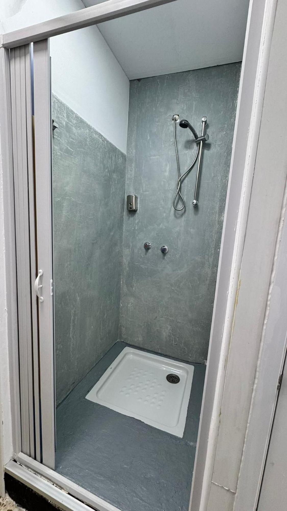 Hostel Puerta Del Angel Madrid Exteriör bild